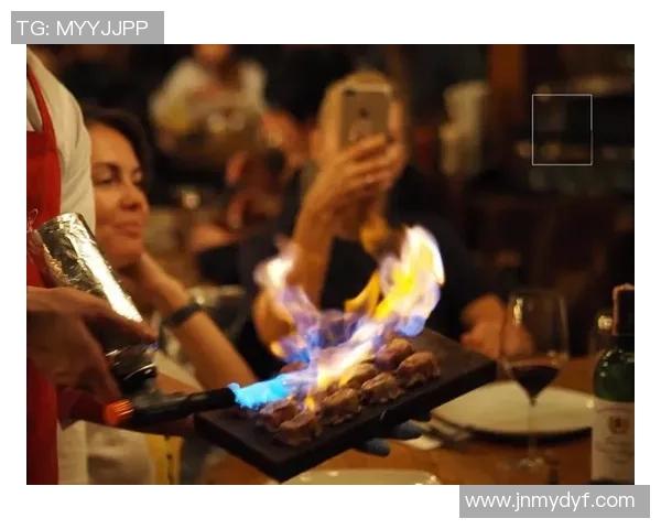 足球明星齐聚撒盐哥饭馆共品美食畅谈足球梦想