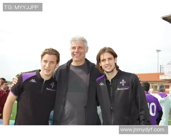 当世足球明星同框合影展现足坛风采与友谊的珍贵瞬间